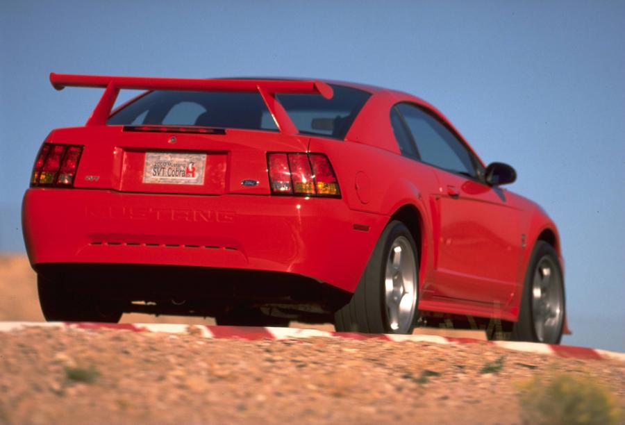  Ford Mustang SVT Cobra R 2000 года  (фото 22 из 128)